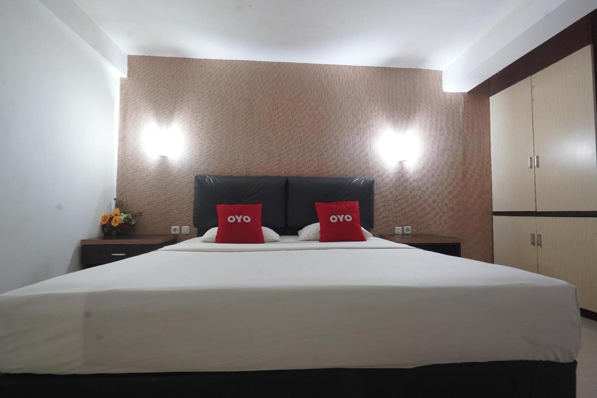 Collection O Losari Near Pantai Losari Formerly Hotel Grand Populer Makassar Exterior photo