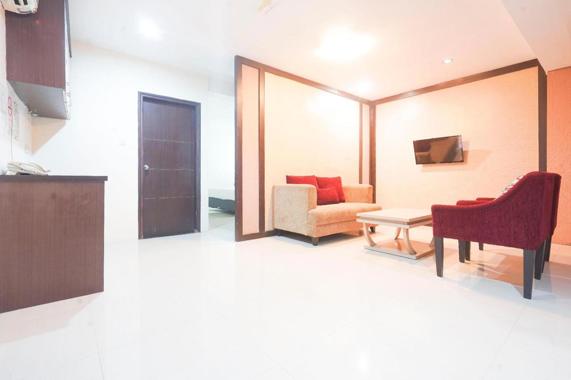 Collection O Losari Near Pantai Losari Formerly Hotel Grand Populer Makassar Exterior photo